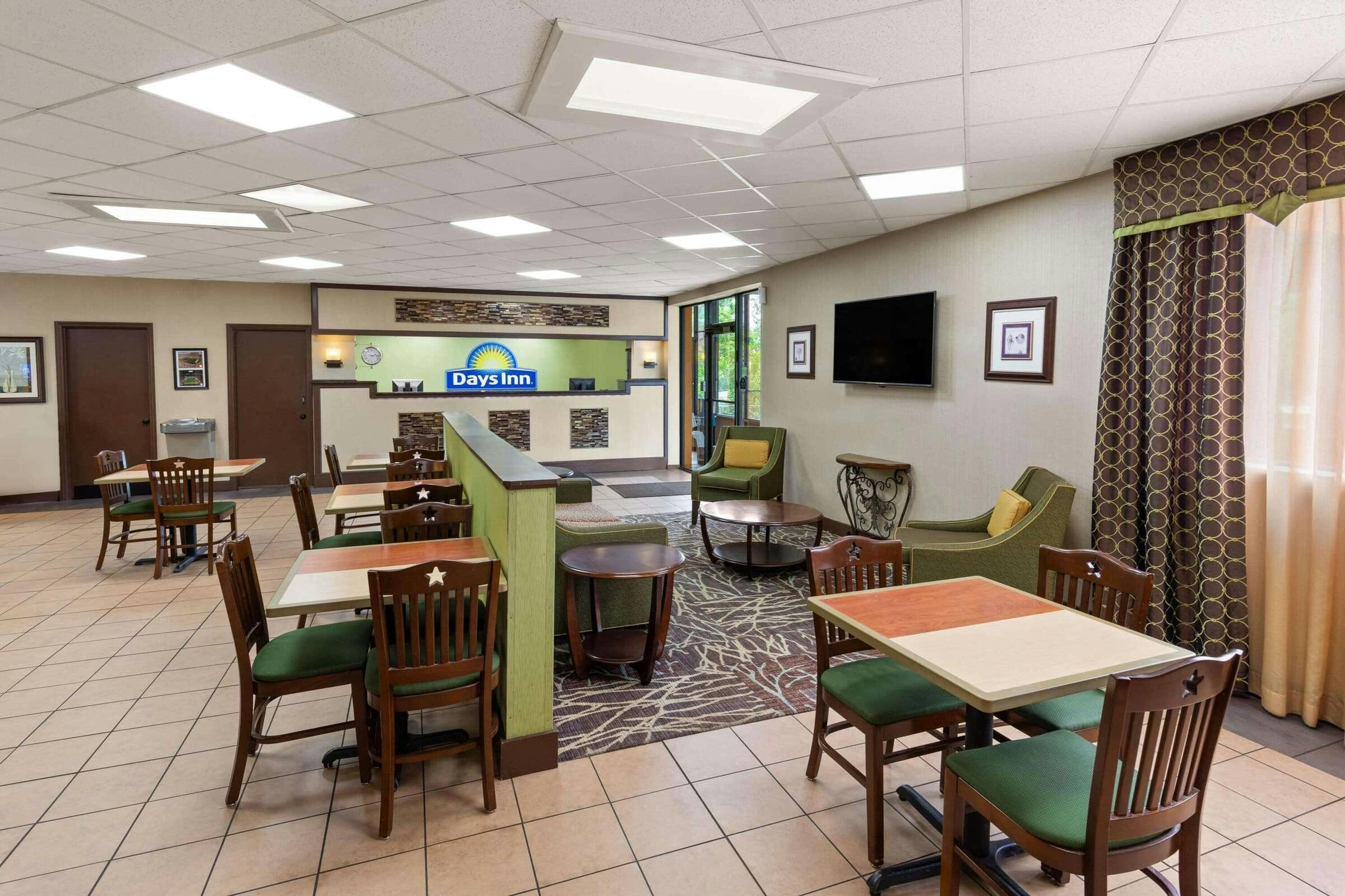 Hotel Days Inn Knoxville East photo 2
