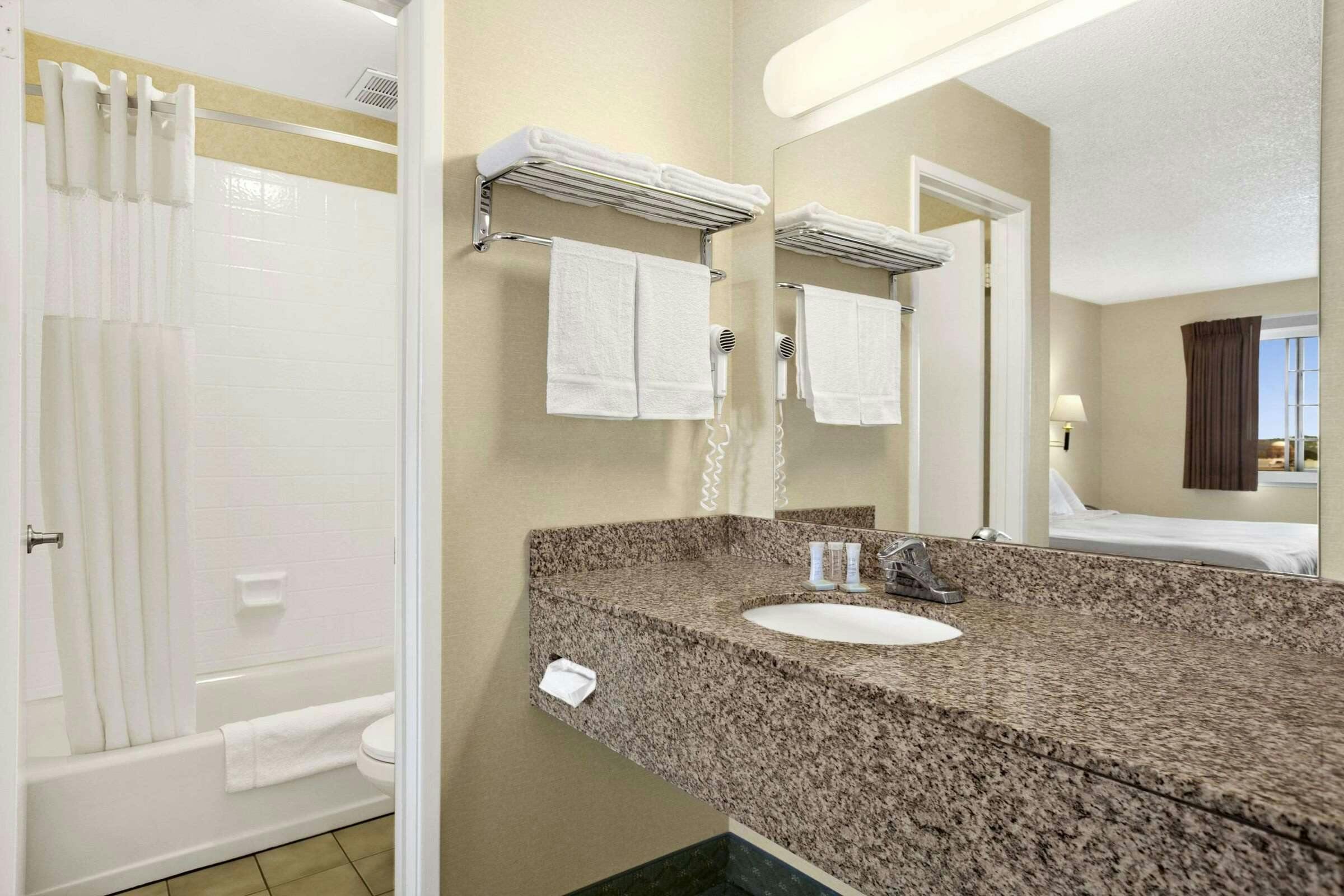 Hotel Travelodge San Francisco Bay photo 5