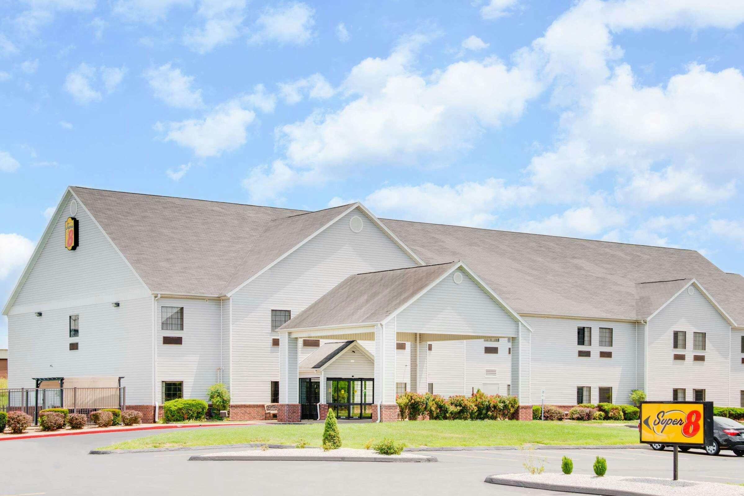 Super 8 by Wyndham Monett