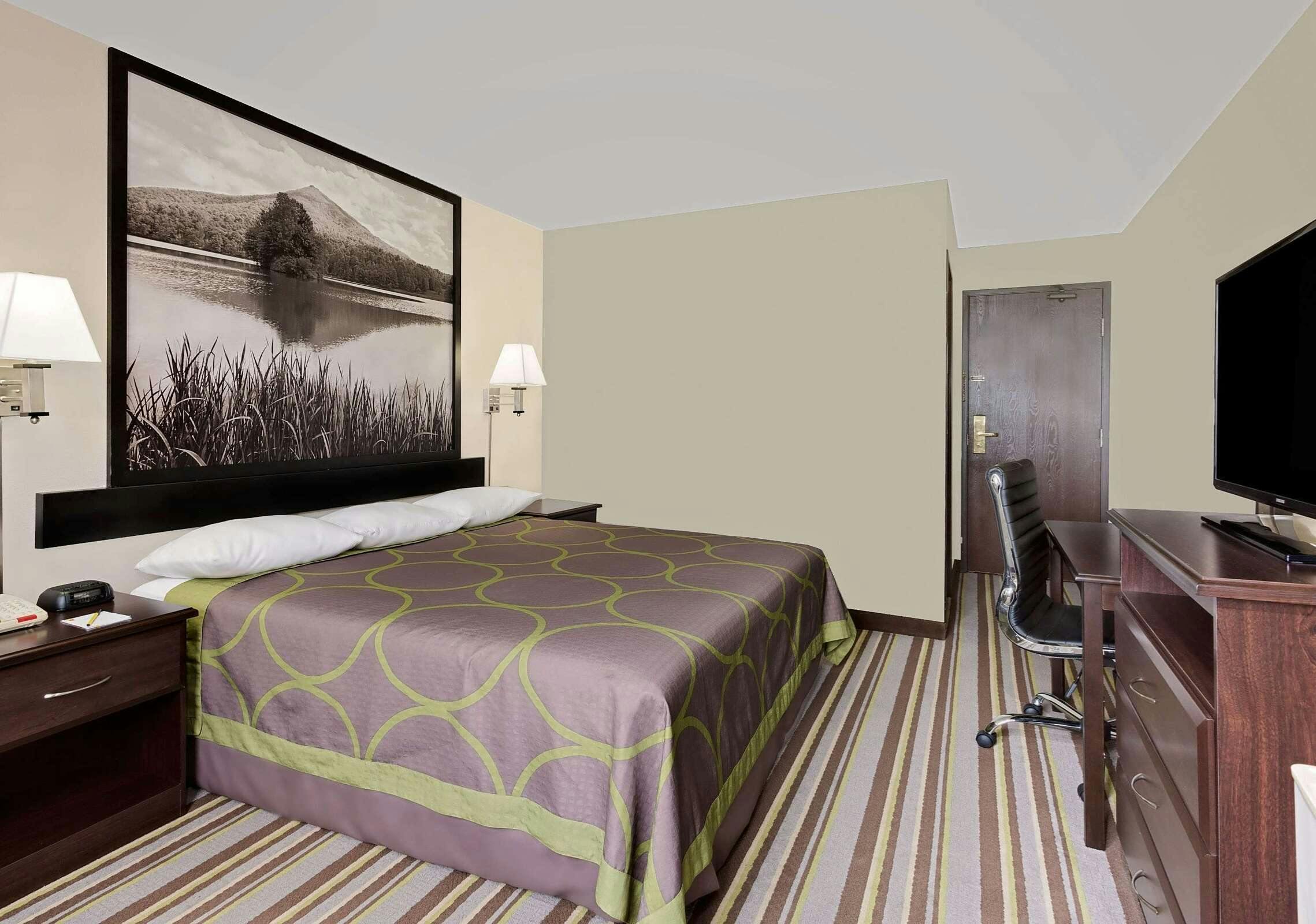 Hotel Super 8 by Wyndham Waynesboro photo 2