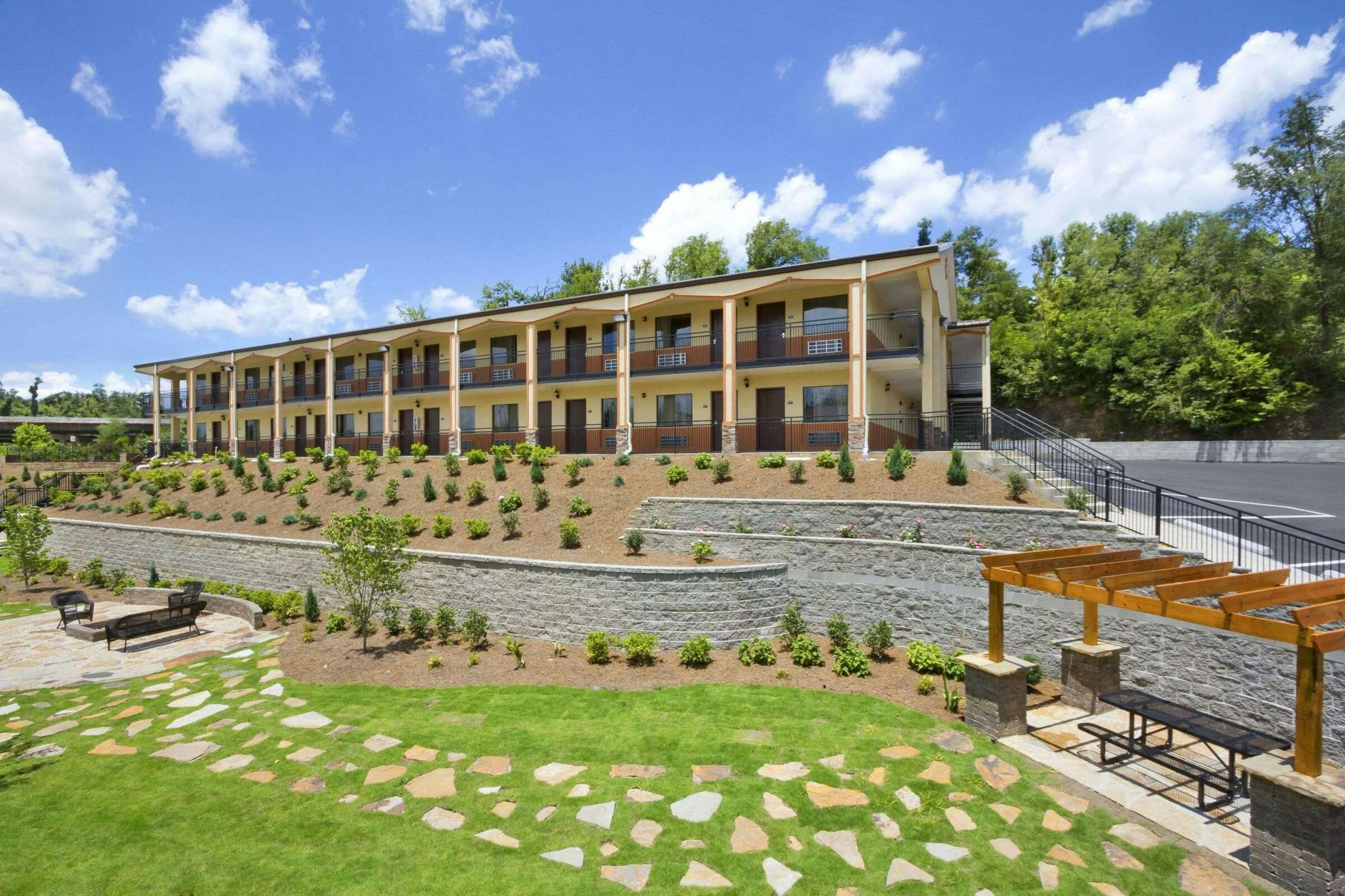 Hotel Days Inn by Wyndham Fultondale photo 1