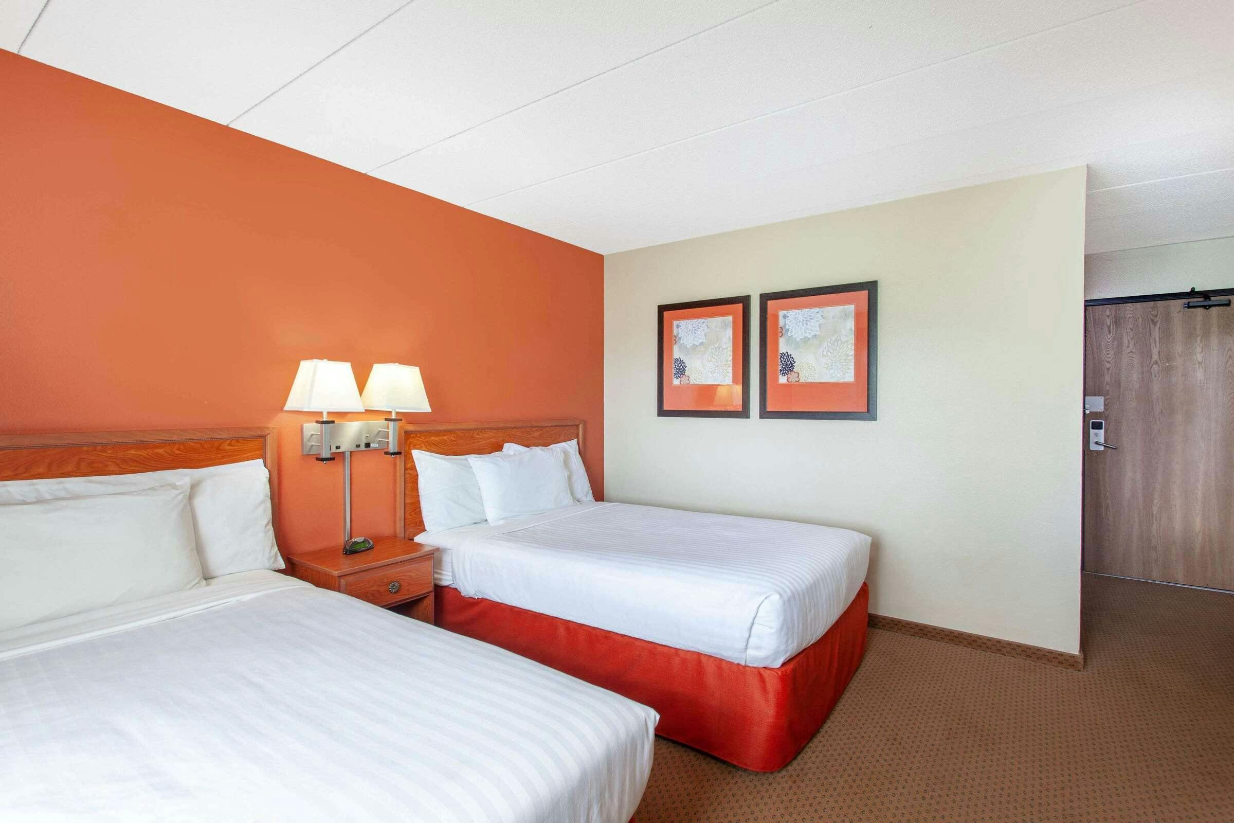 Hotel AmericInn by Wyndham Willmar photo 1