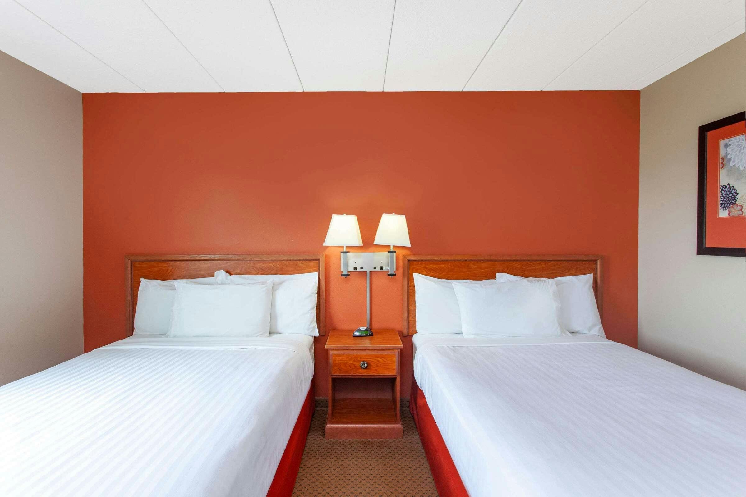 Hotel AmericInn by Wyndham Willmar photo 2