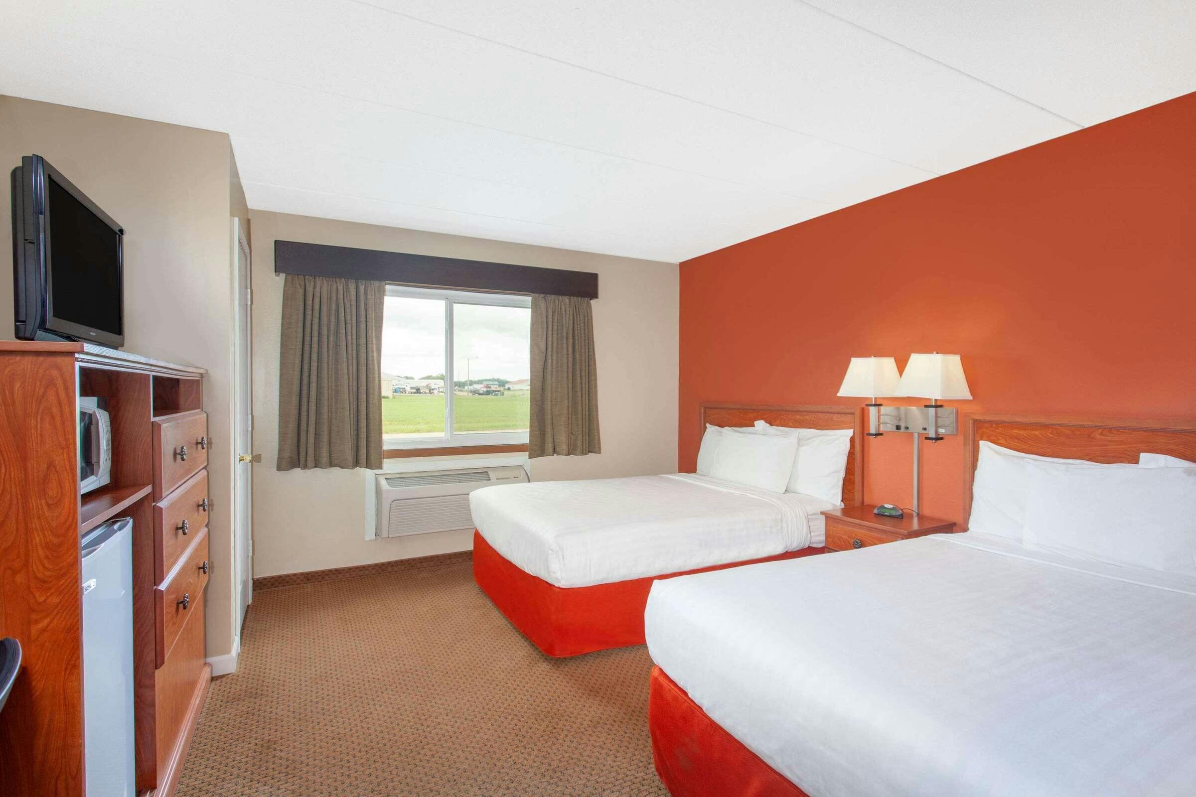 Hotel AmericInn by Wyndham Willmar photo 3