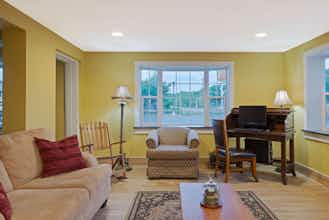 Hotel Super 8 Sturbridge MA photo 1