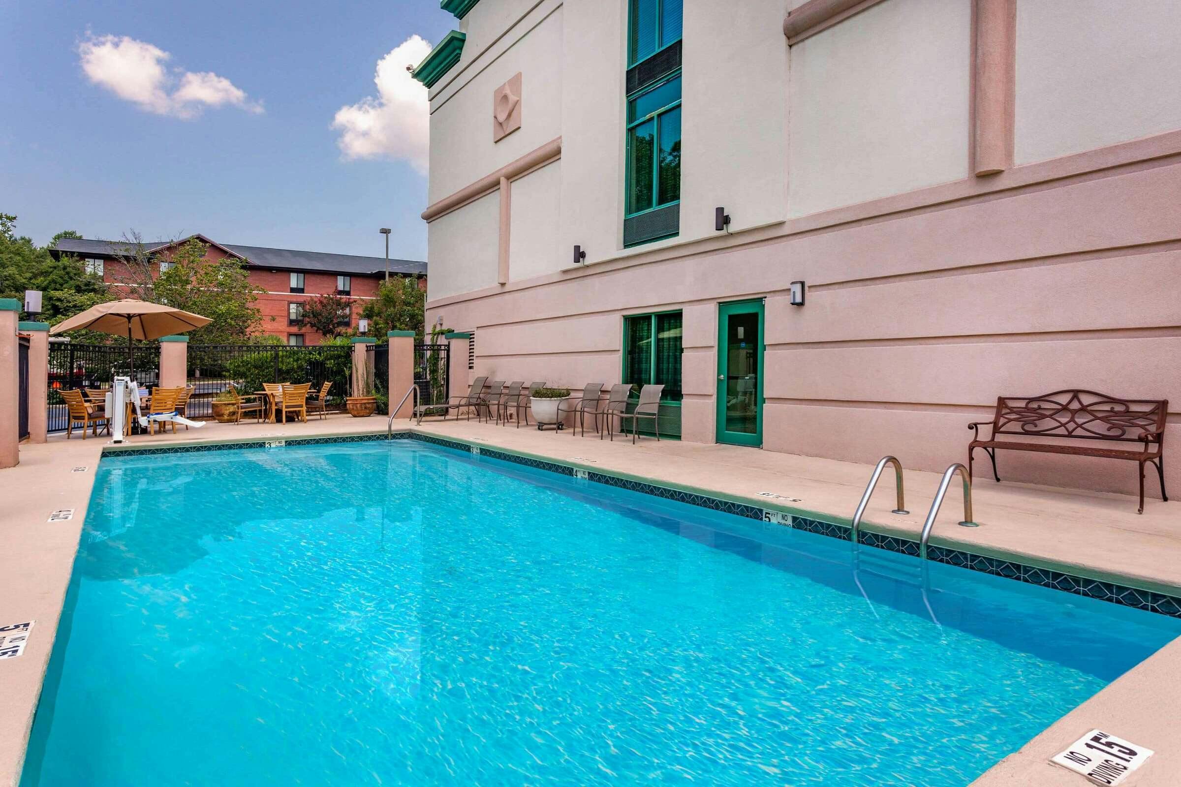 Hotel Wingate by Wyndham Macon I-75 photo 2
