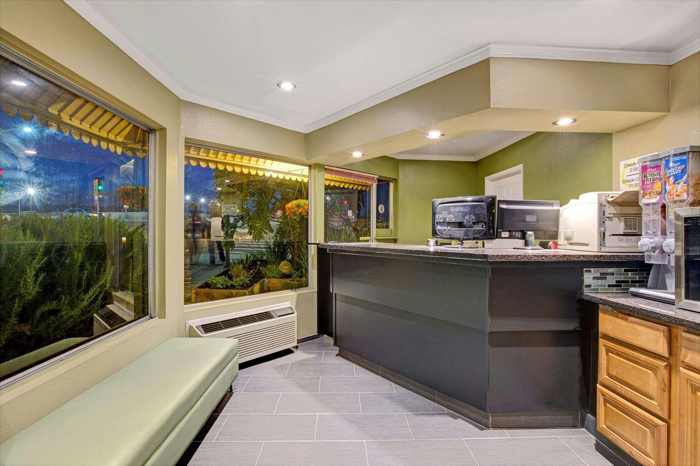 Hotel Super 8 Santa Cruz Beach photo 1