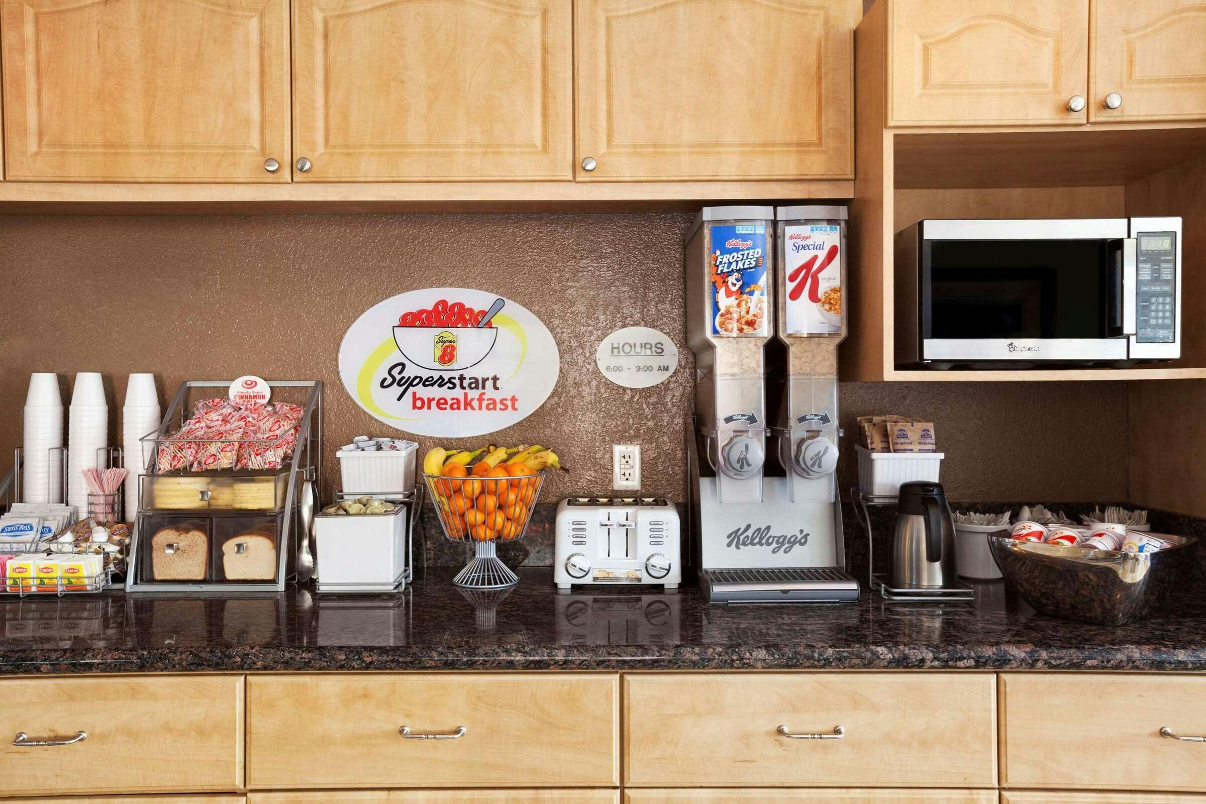 Hotel Super 8 by Wyndham Indio photo 2