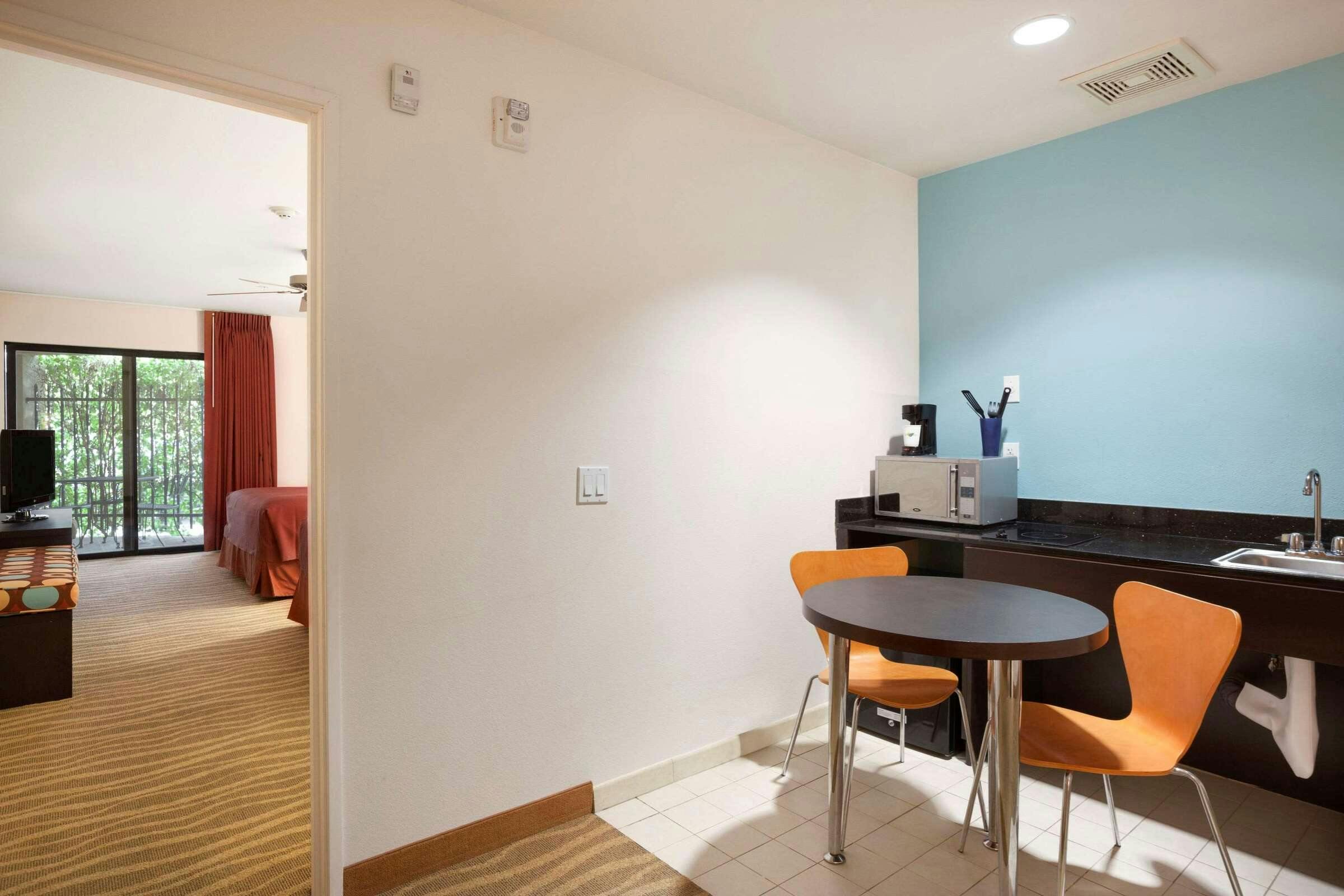 Hotel Super 8 by Wyndham Indio photo 5