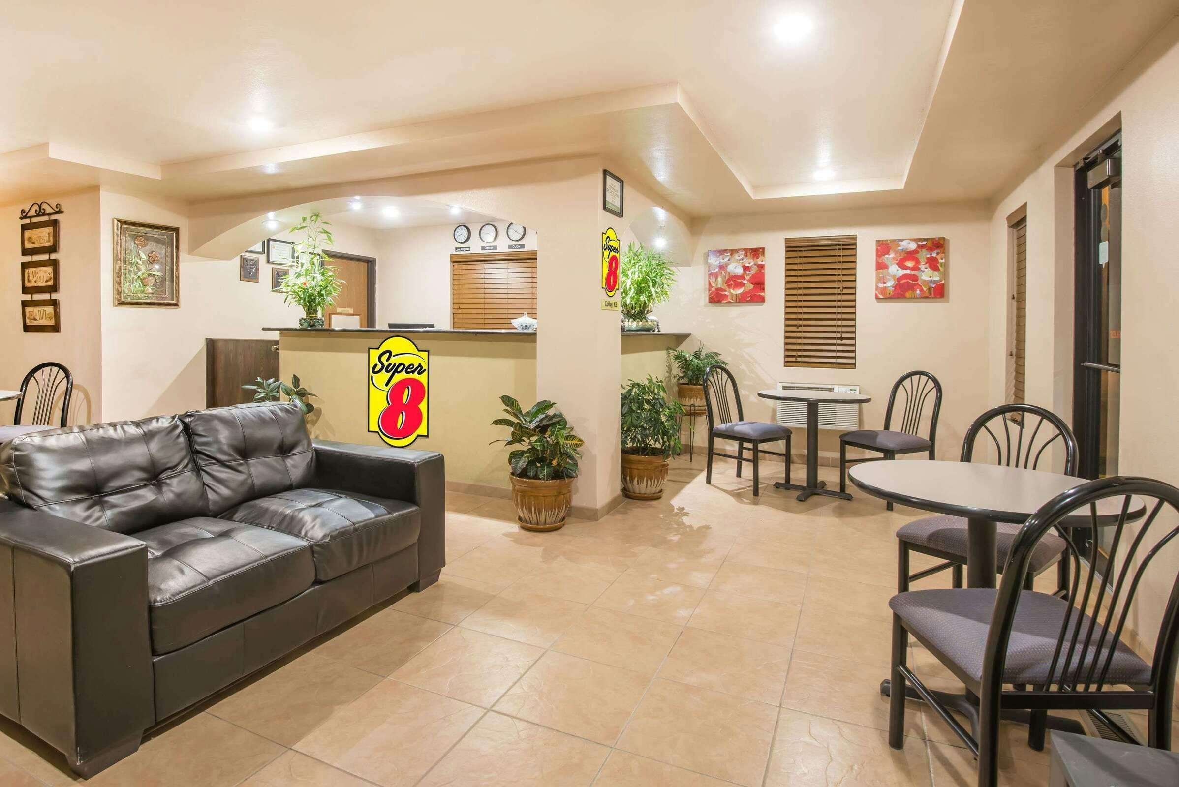 Hotel Super 8 by Wyndham Colby photo 1