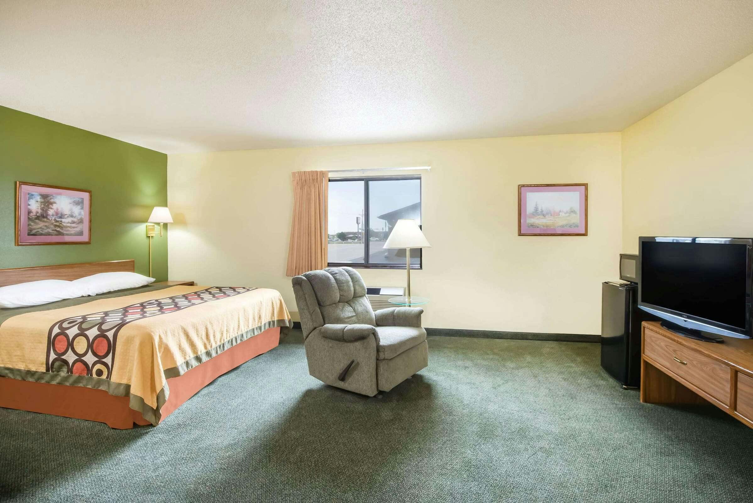 Hotel Super 8 by Wyndham Colby photo 4