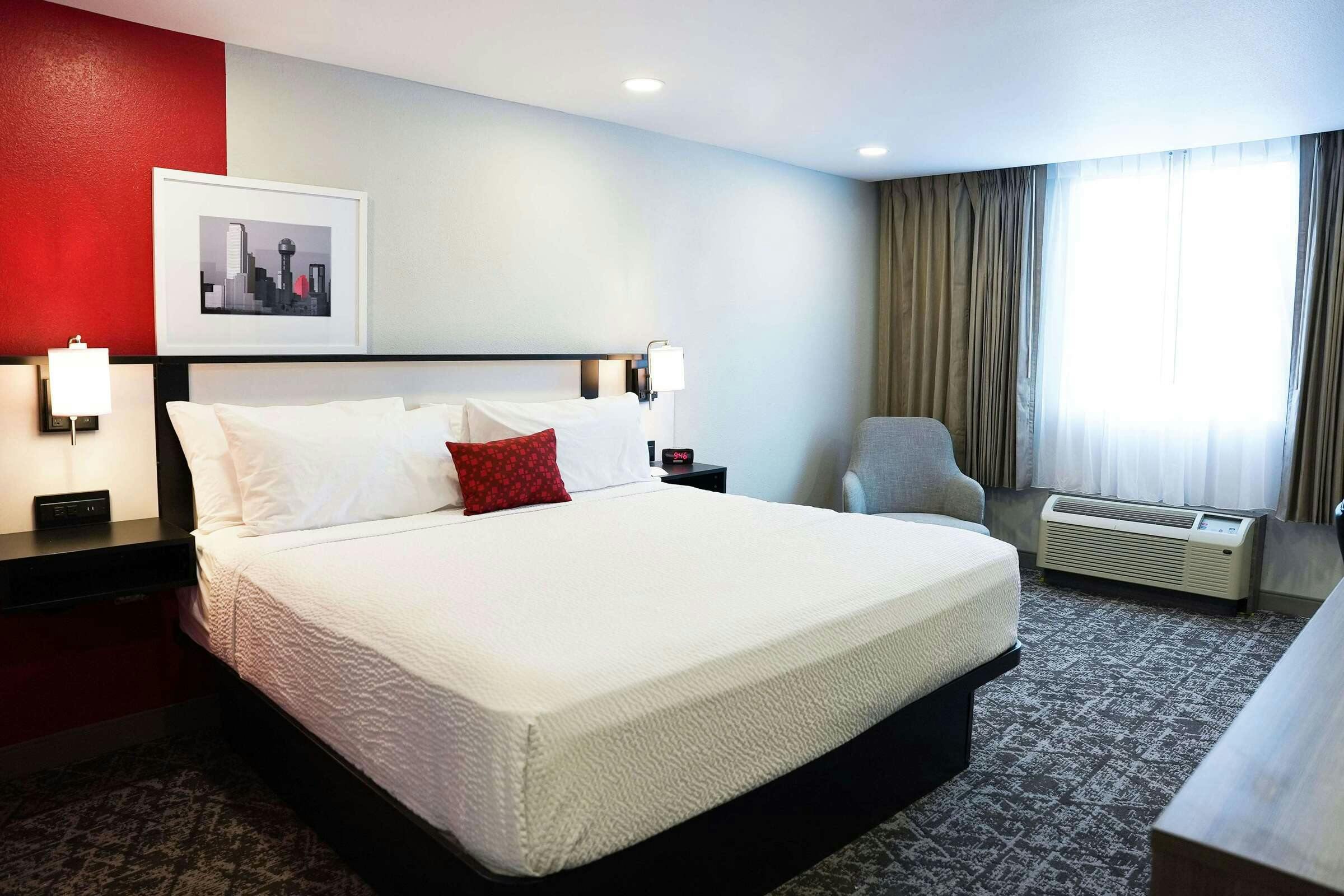 Hotel Ramada by Wyndham DFW Airport photo 4