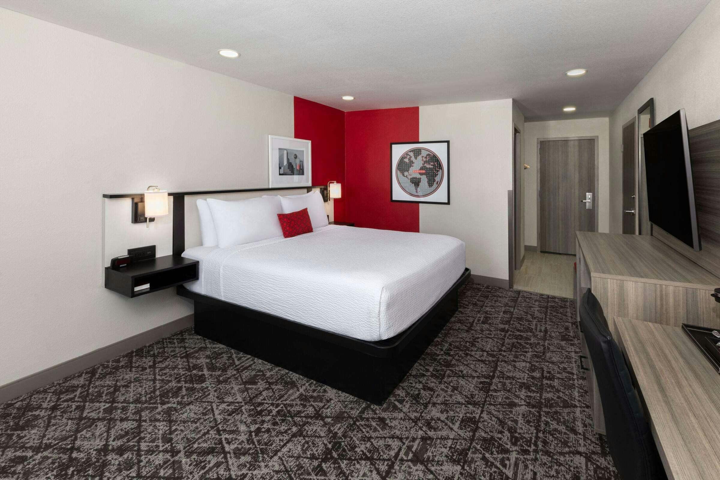 Hotel Ramada by Wyndham DFW Airport photo 1