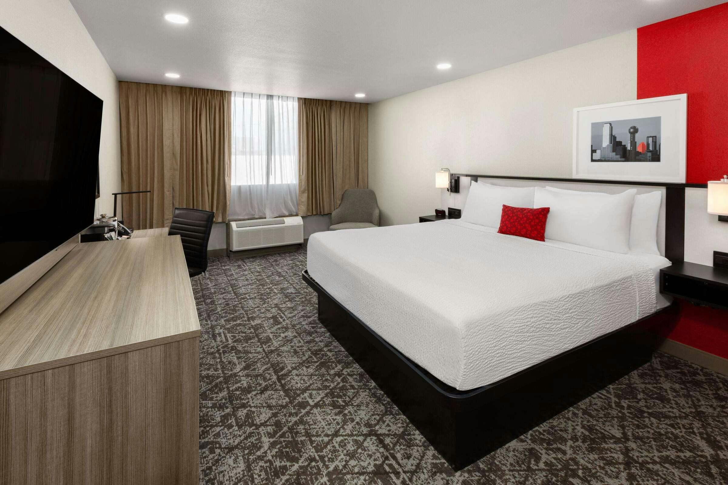 Hotel Ramada by Wyndham DFW Airport photo 3