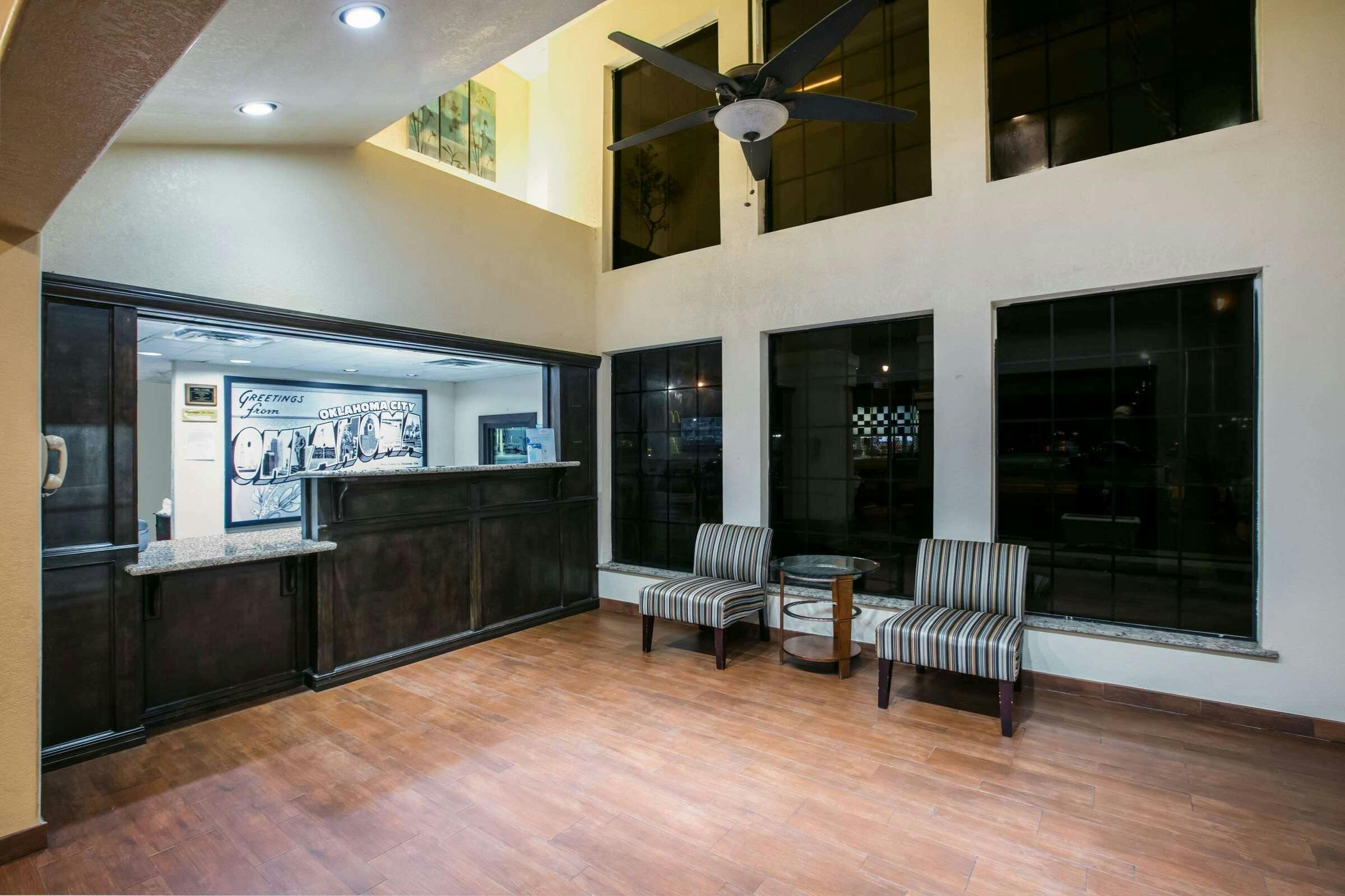 Hotel Super 8 by Wyndham Oklahoma Airport Fairgrounds West photo 1