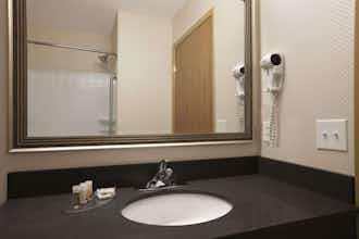 Hotel Days Inn & Suites by Wyndham Winnipeg Airport Manitoba photo 5
