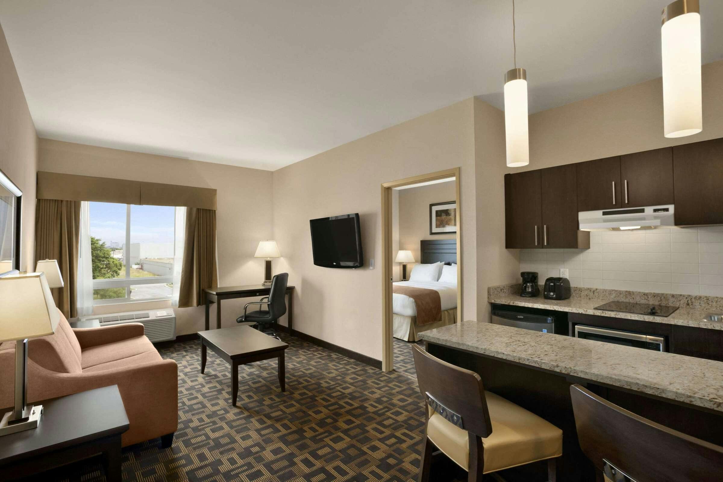 Hotel Days Inn & Suites by Wyndham Winnipeg Airport Manitoba photo 3
