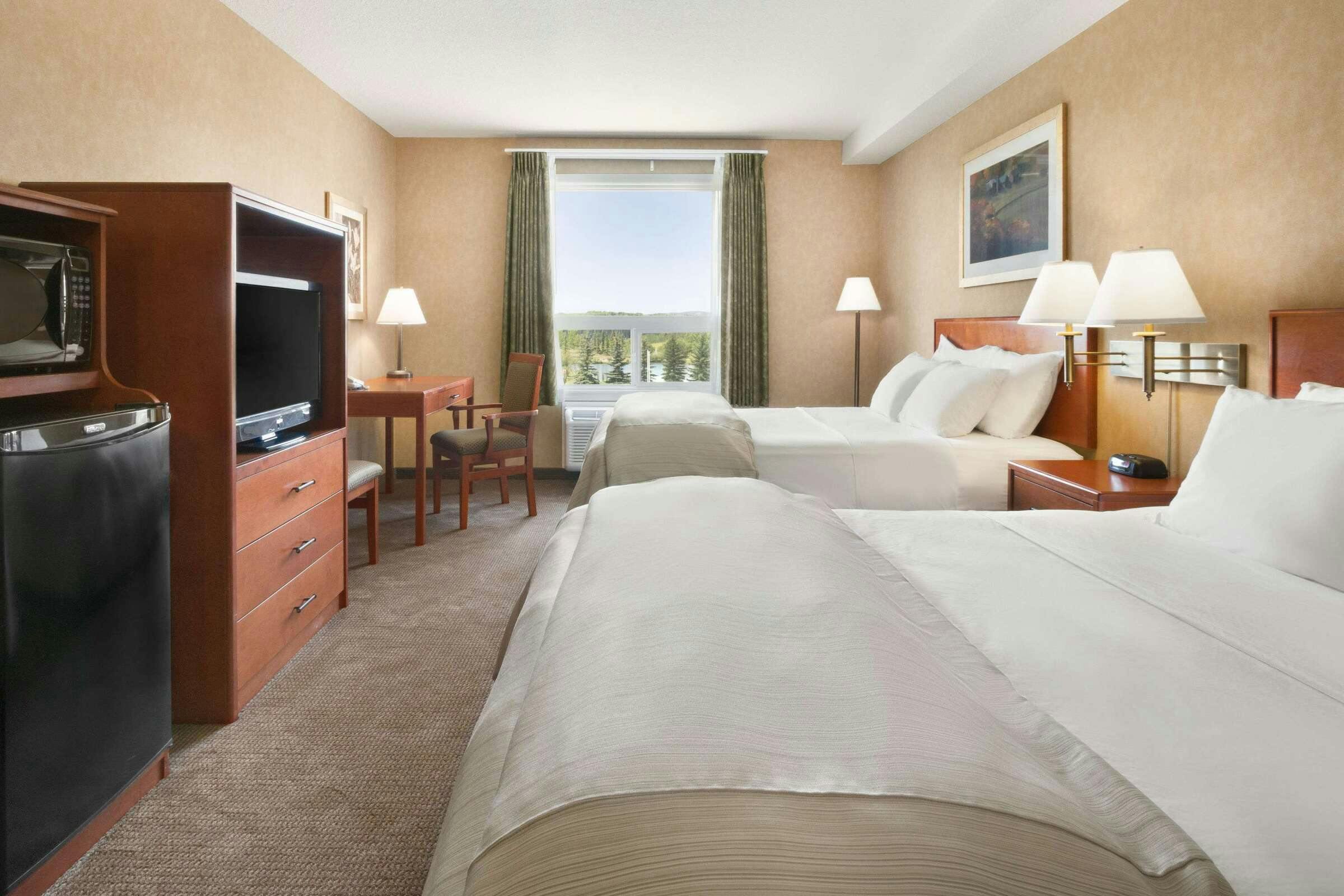 Hotel Days Inn and Suites Cochrane photo 1