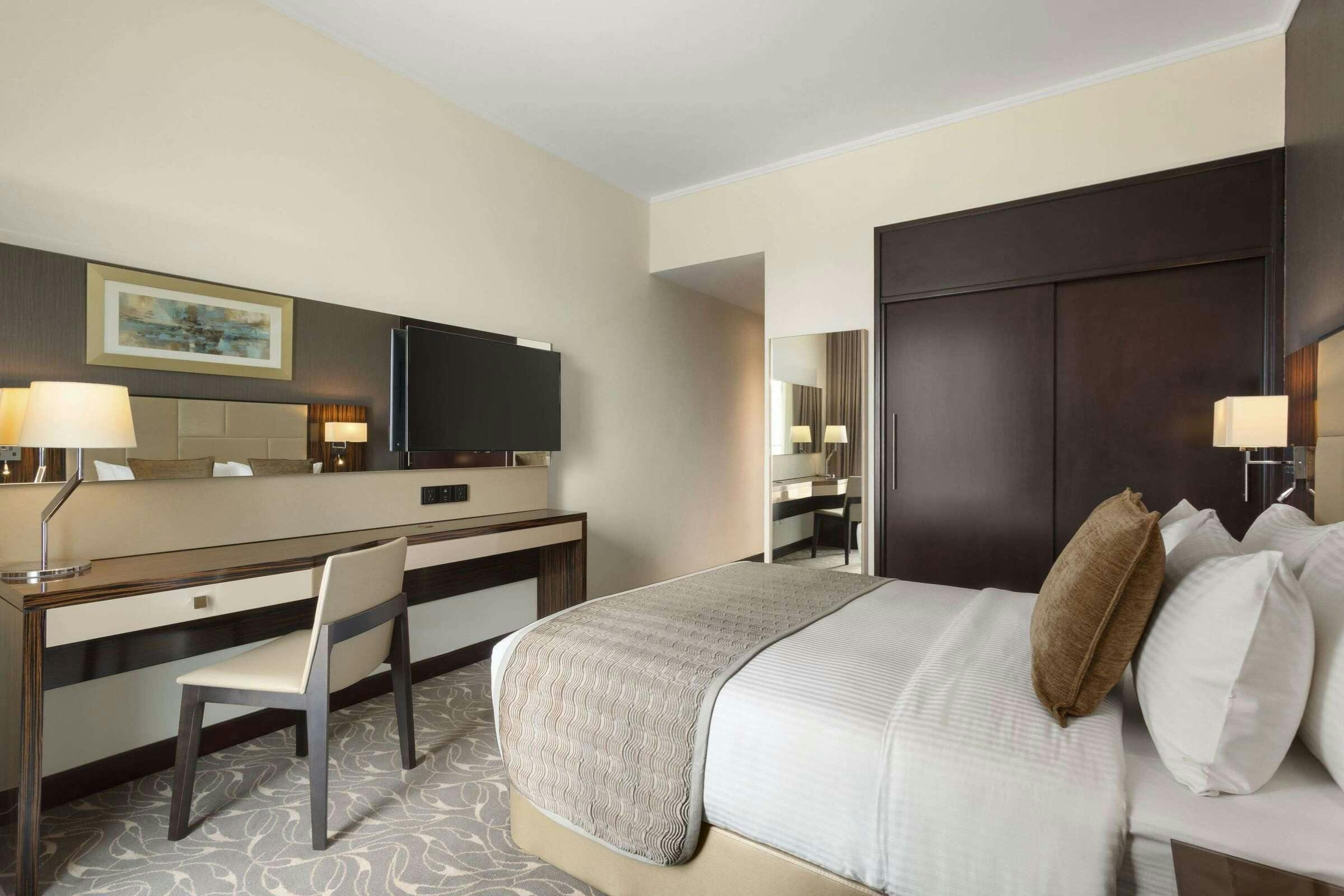 Hotel Hawthorn Suites by Wyndham Abu Dhabi City Center photo 3