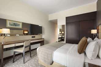 Hotel Hawthorn Suites by Wyndham Abu Dhabi City Center photo 3