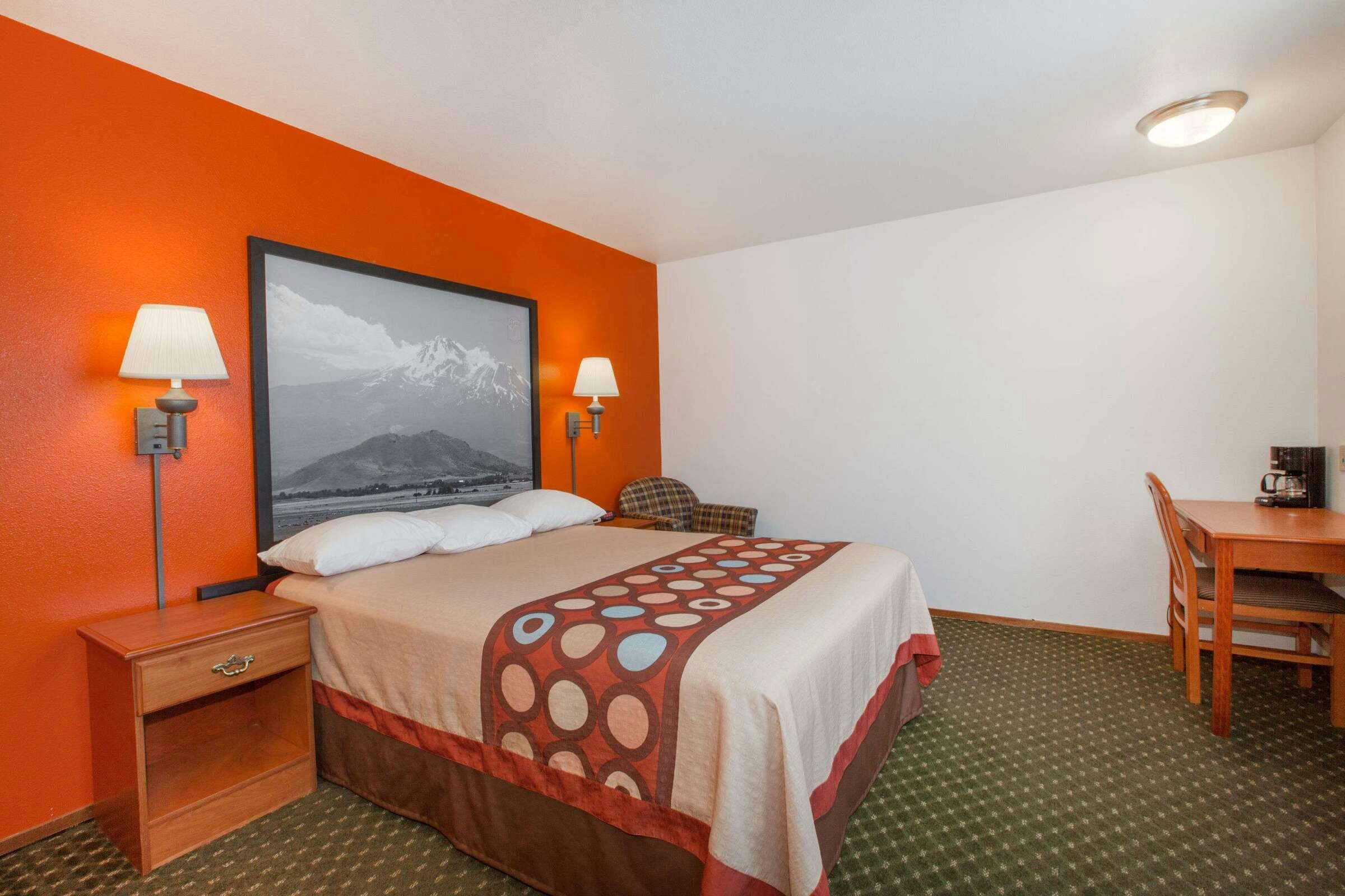 Hotel Super 8 by Wyndham Cloverdale Wine Country photo 2