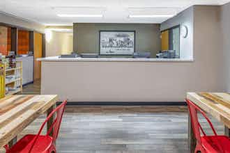 Hotel Super 8 by Wyndham Duluth photo 3