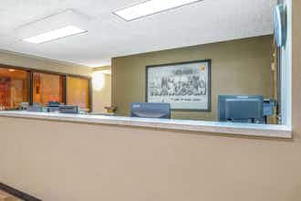 Hotel Super 8 by Wyndham Duluth photo 4