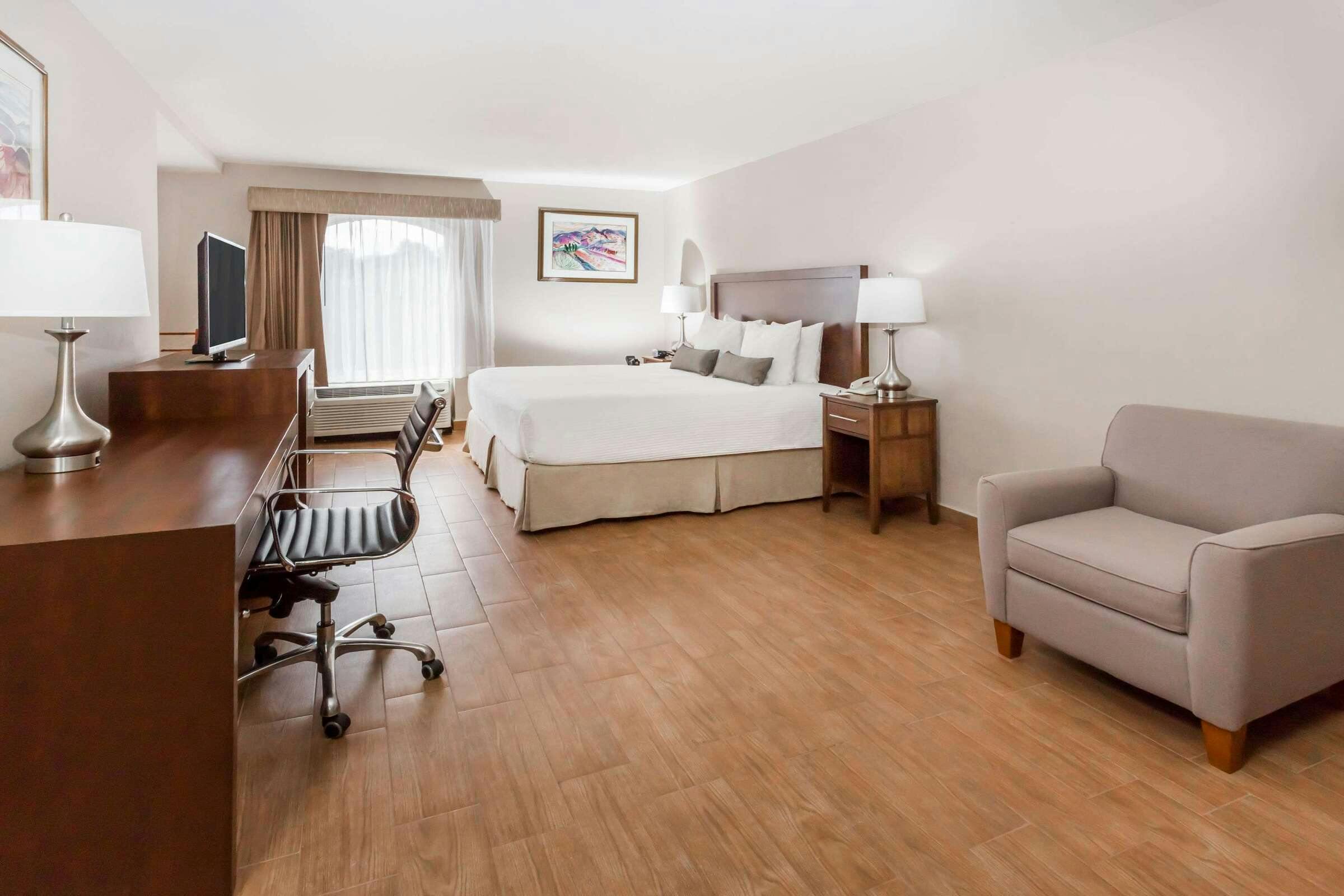 Hotel Baymont Lazaro Cardenas photo 4