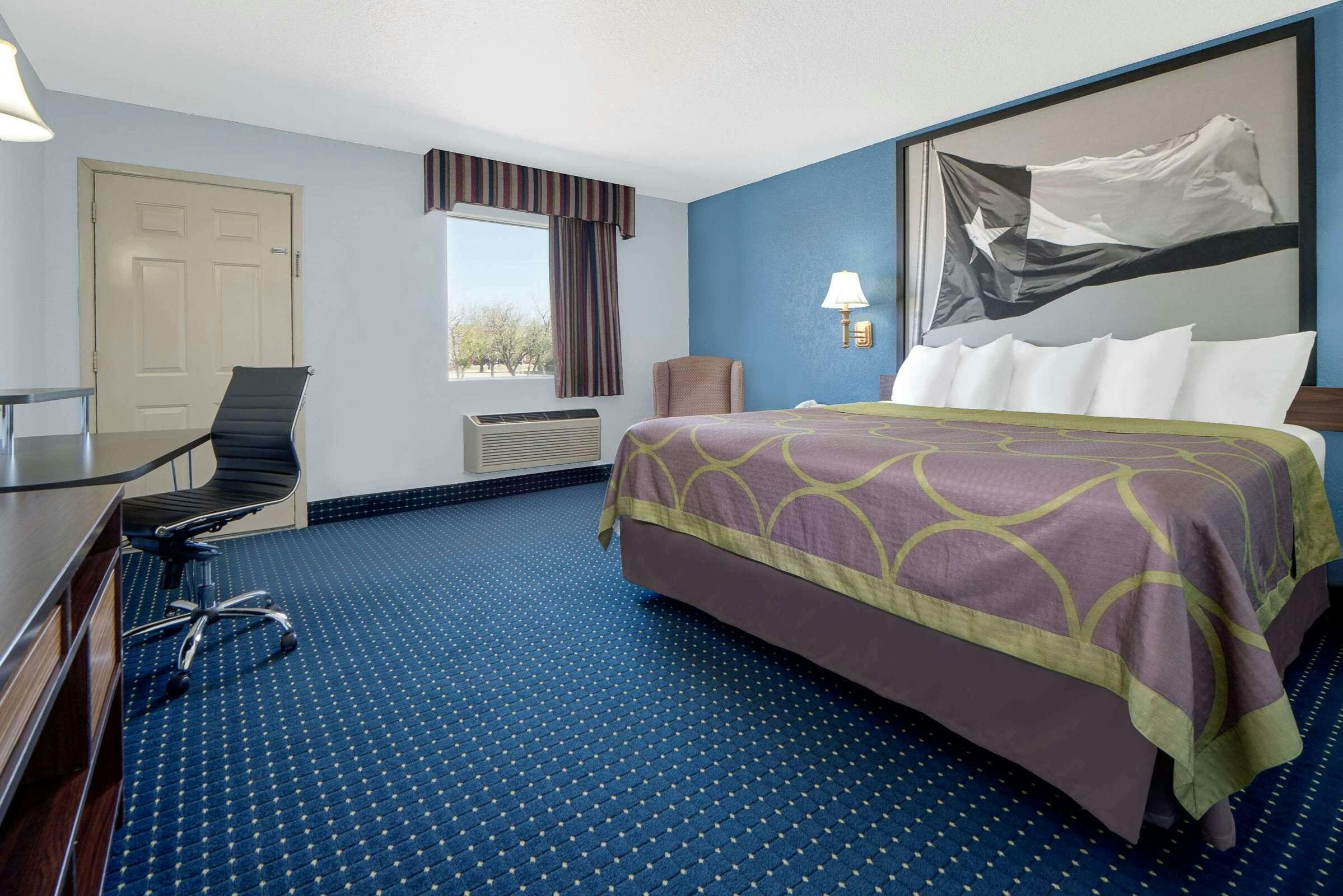 Hotel Super 8 by Wyndham Dumas TX photo 1