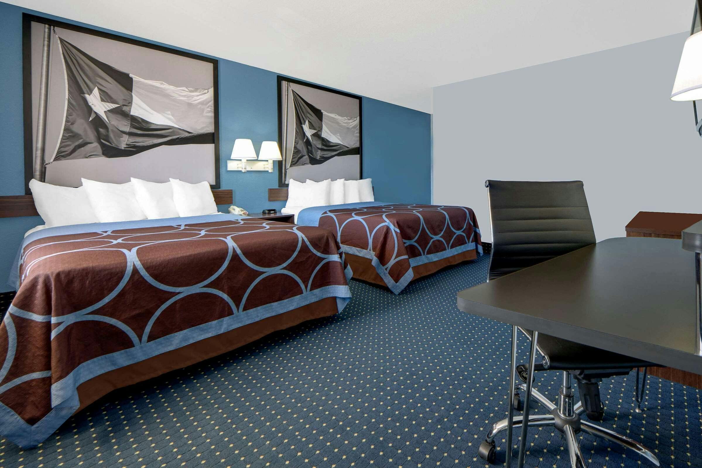 Hotel Super 8 by Wyndham Dumas TX photo 3