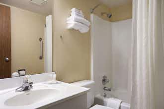 Hotel Super 8 by Wyndham Collinsville St. Louis photo 2