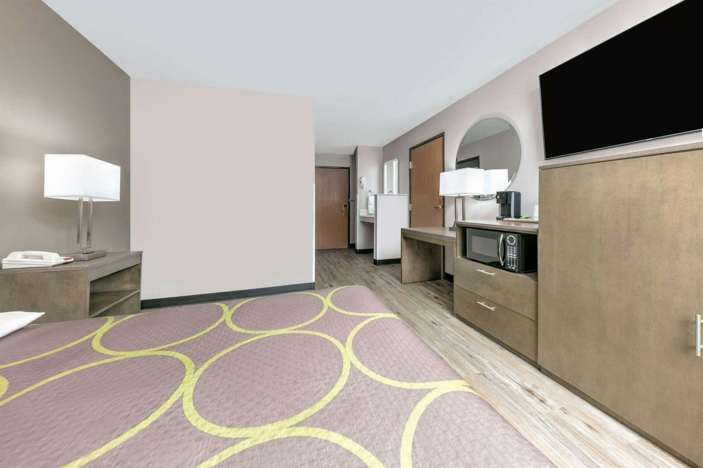 Hotel Super 8 Waxahachie TX photo 1