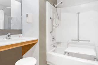 Hotel Super 8 Bremerton photo 5