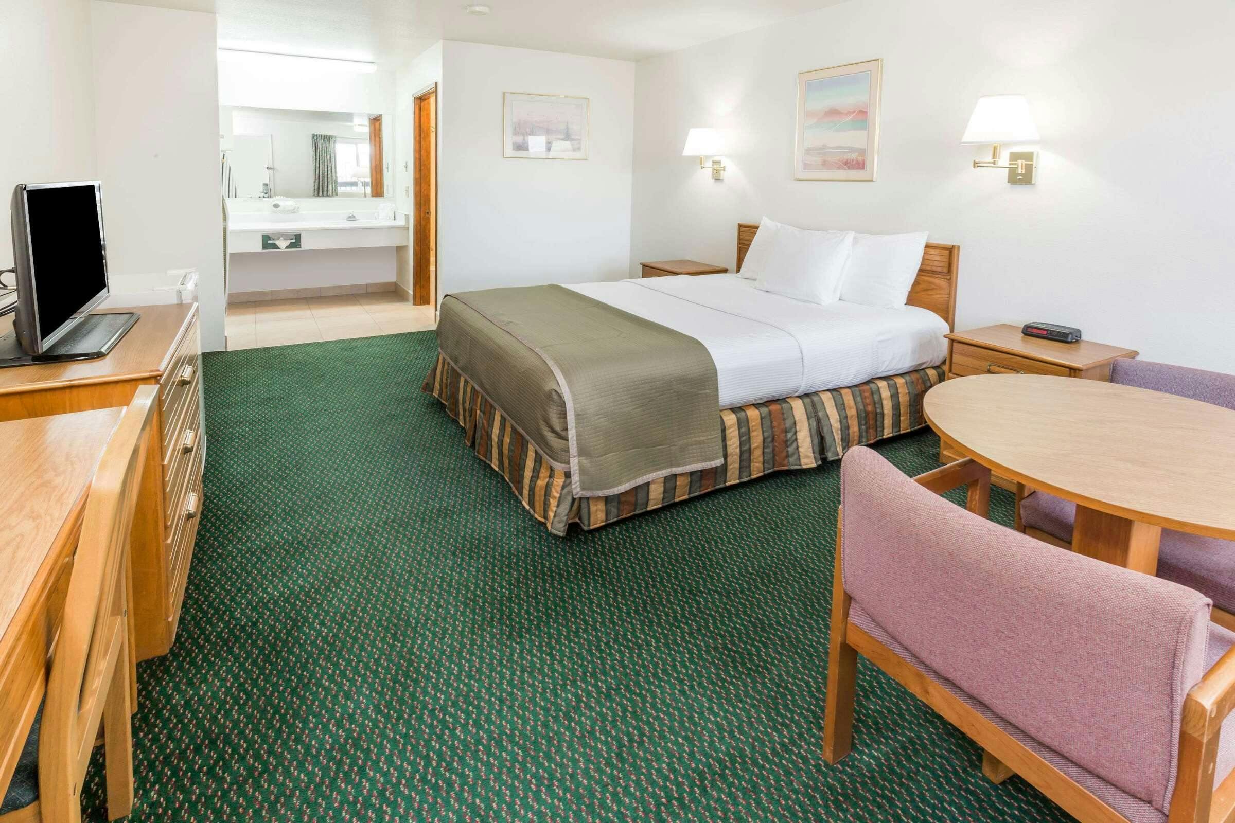 Hotel Howard Johnson by Wyndham Roseburg photo 3