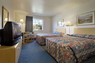 Hotel Super 8 Ava photo 2