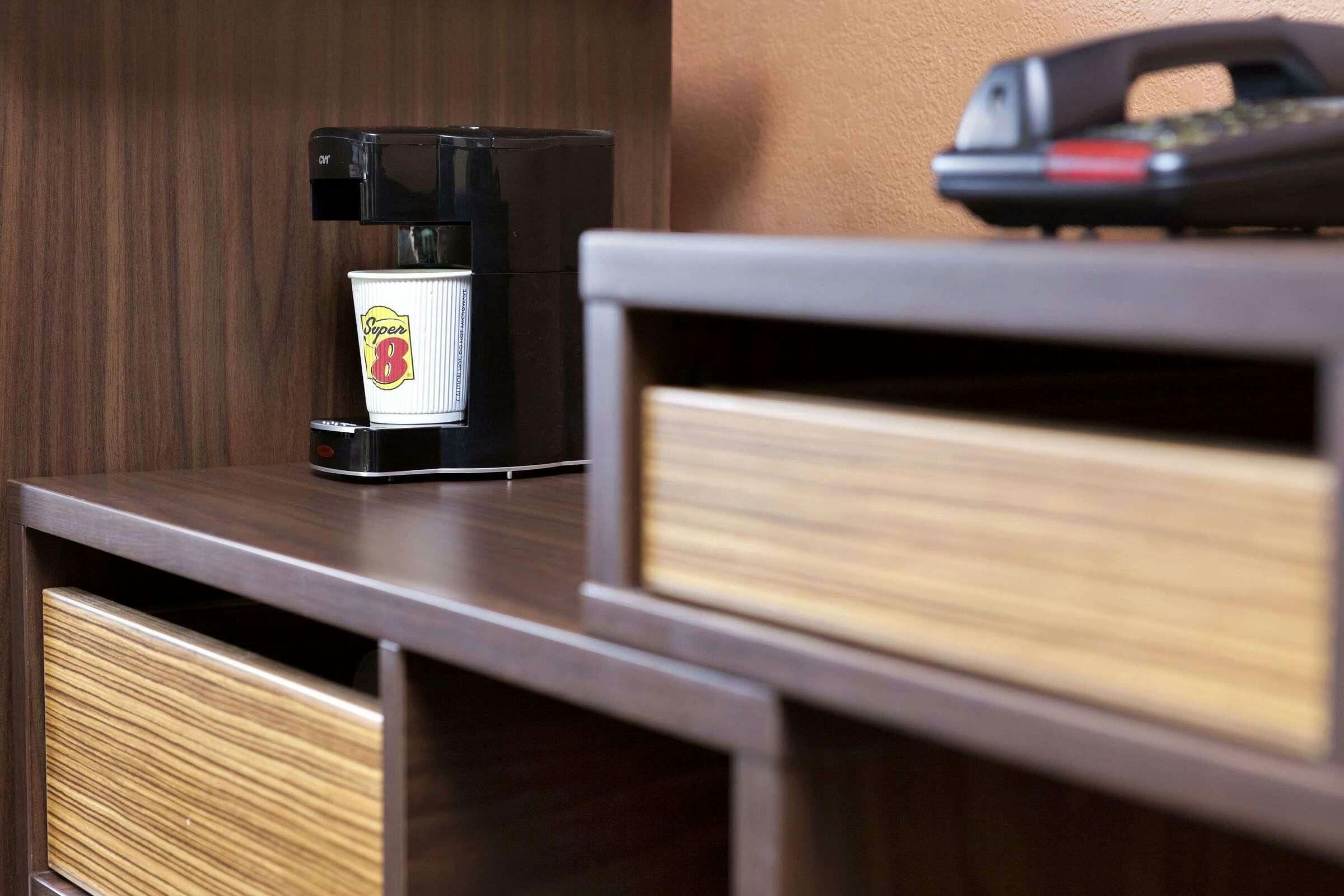 Hotel Super 8 Salem photo 3