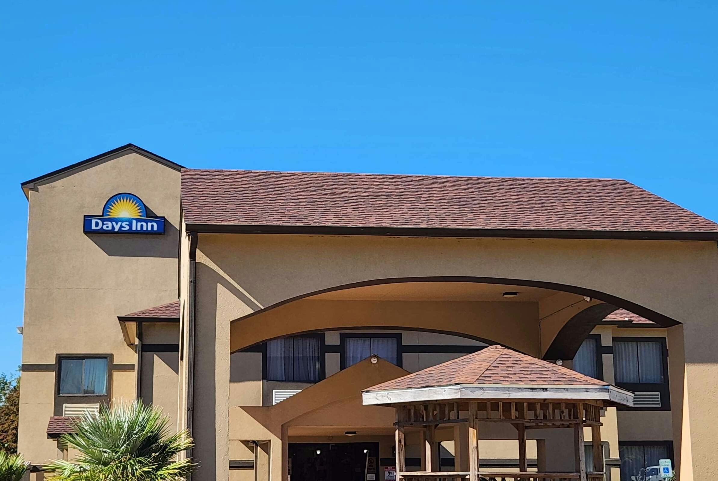 Days Inn by Wyndham Lumberton