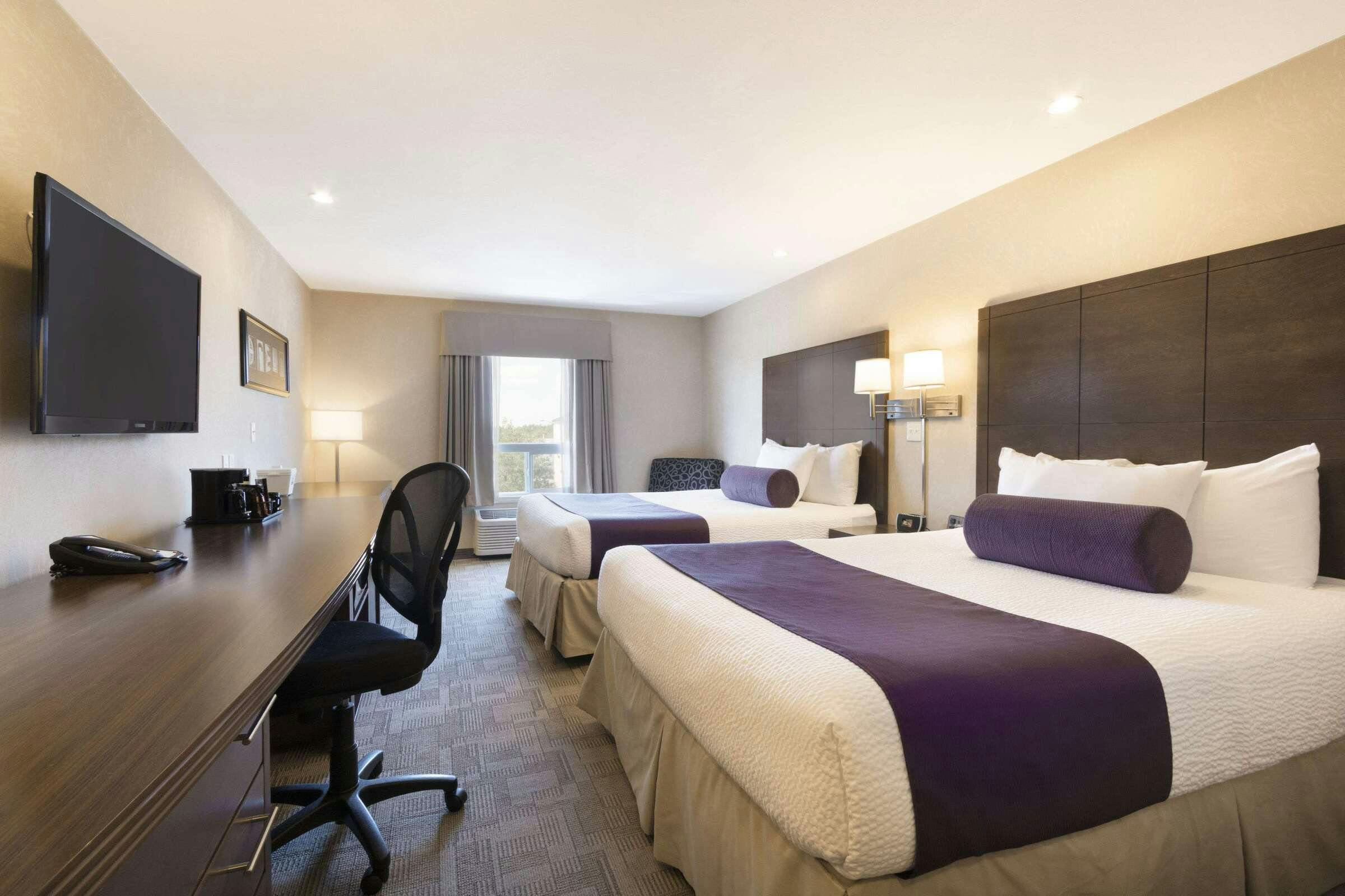 Hotel Days Inn Medicine Hat photo 2