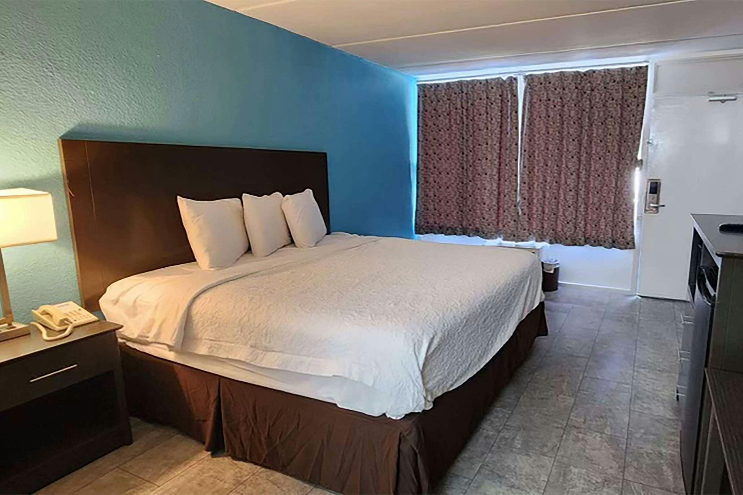 Hotel Travelodge by Wyndham Kingsland GA photo 2