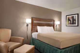 Hotel Baymont Buffalo photo 5