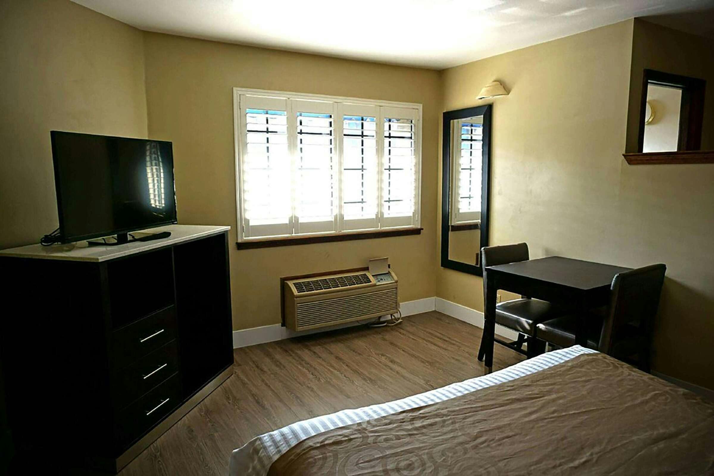 Hotel Travelodge Concord photo 3