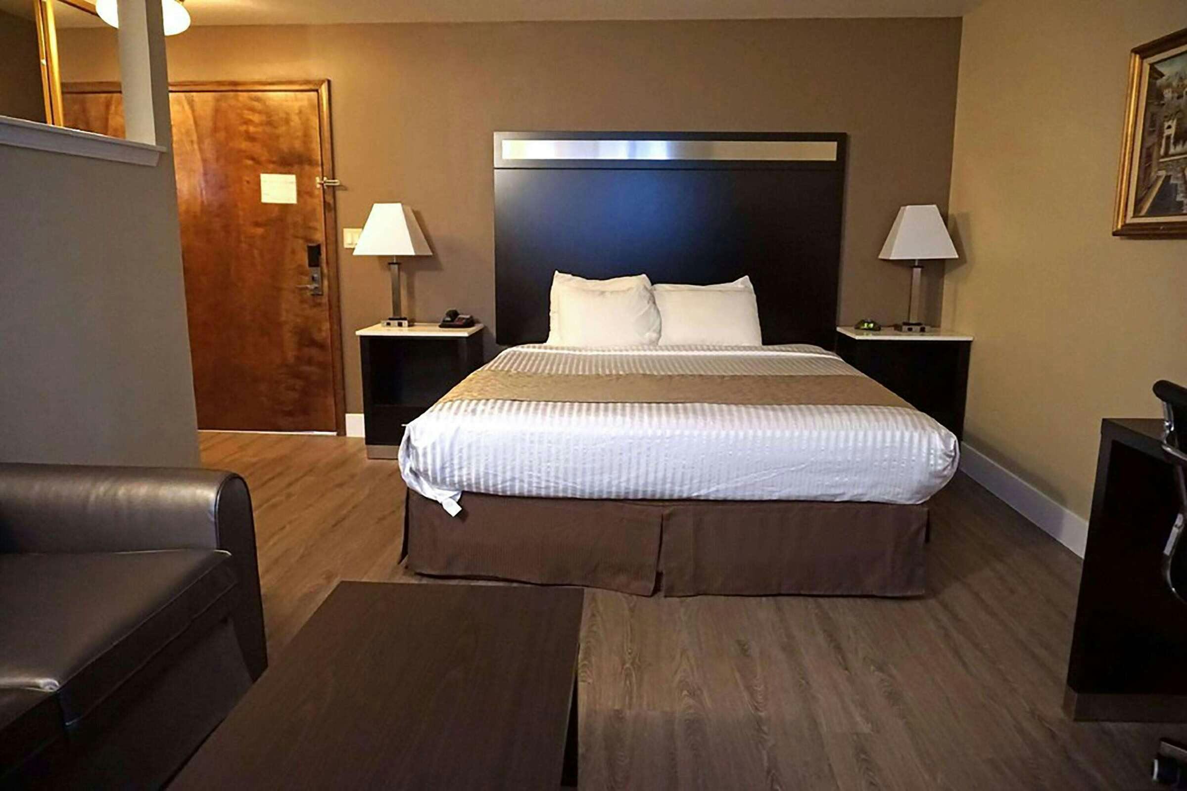 Hotel Travelodge Concord photo 2