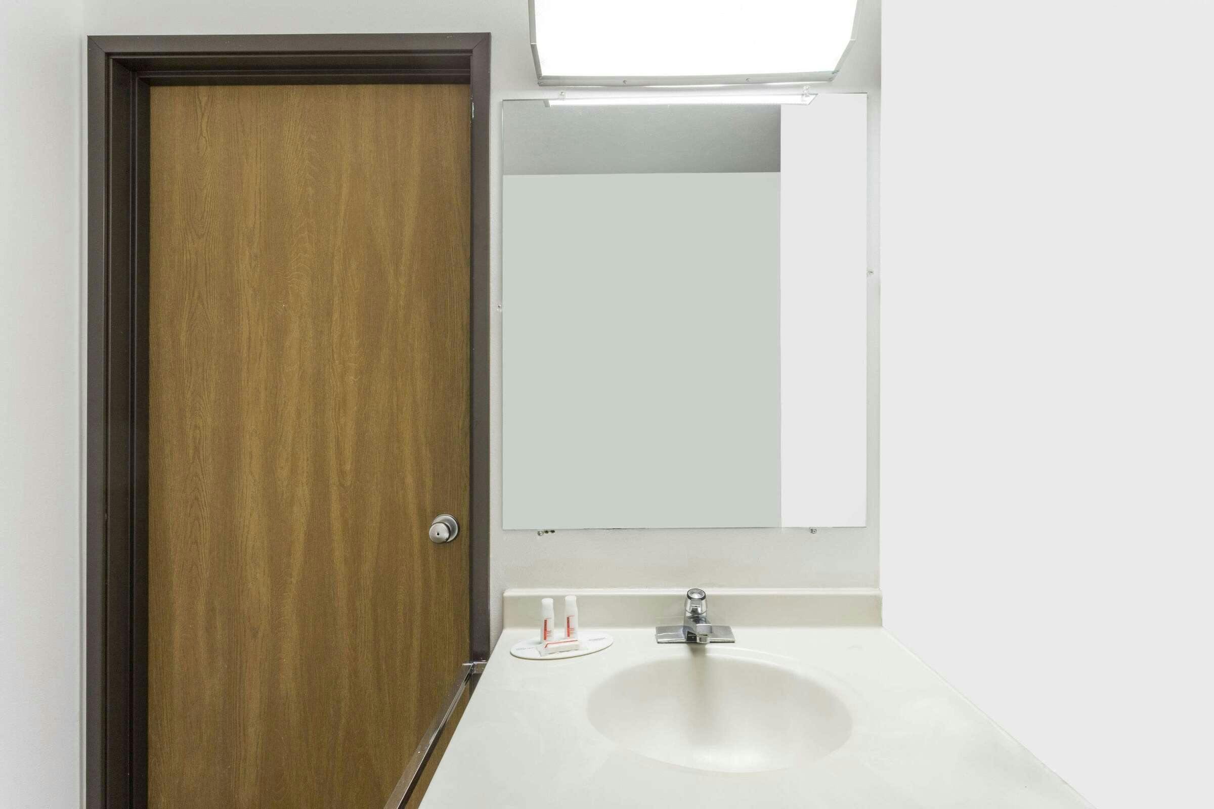 Hotel Super 8 Logan photo 4