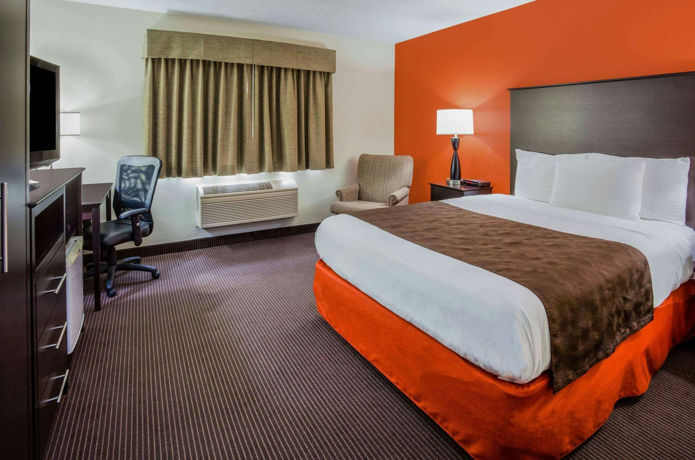 Hotel AmericInn Mora photo 1