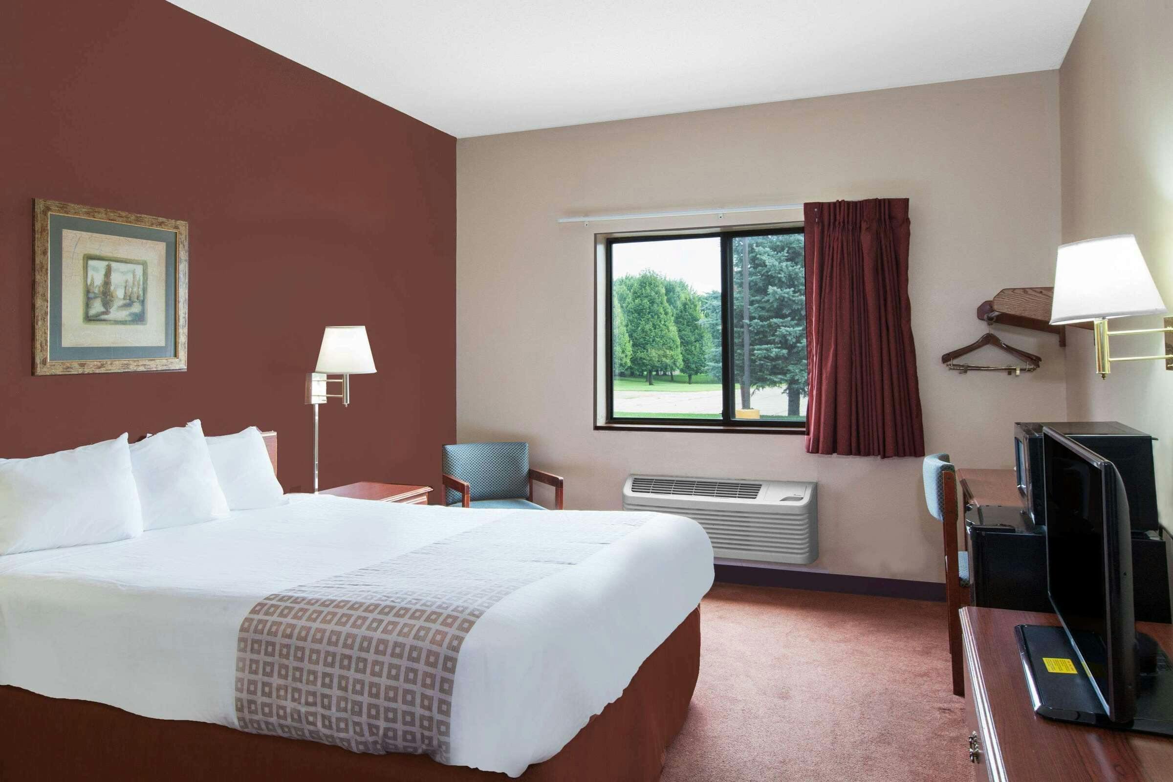 Hotel Super 8 by Wyndham Mason City photo 4