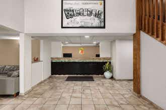 Hotel Super 8 Germantown/Milwaukee photo 2