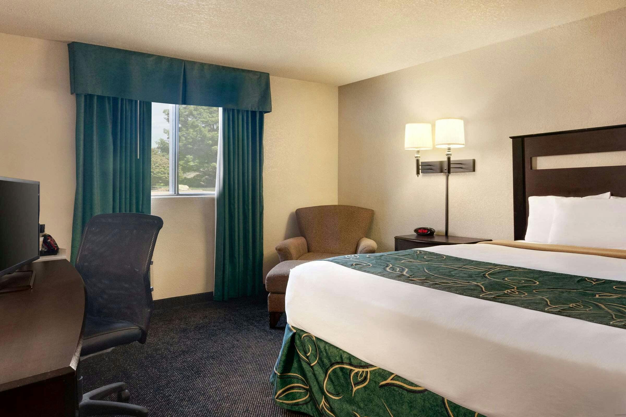 Hotel Travelodge by Wyndham Jefferson City photo 5