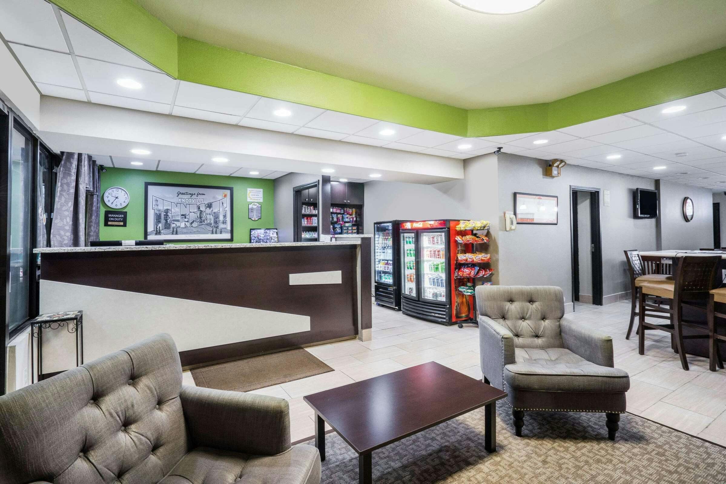 Hotel Super 8 by Wyndham Knoxville West/Farragut photo 1