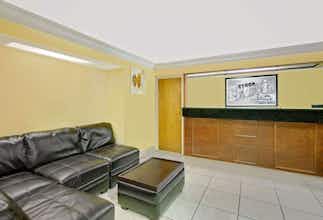 Hotel Super 8 Byron/South Macon photo 1
