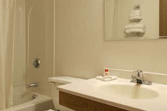 Hotel Super 8 Manchester Airport photo 1